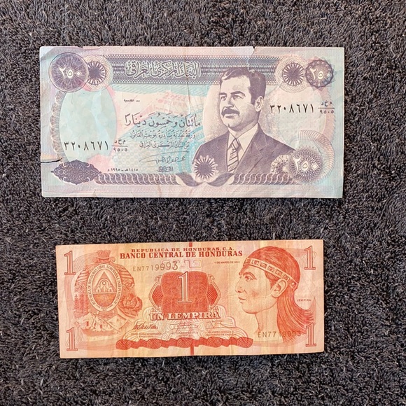 Iraq and Honduras Other - Iraq Circulated 250 Dinar Bank Note and a Circulated Honduran Paper Money Bill